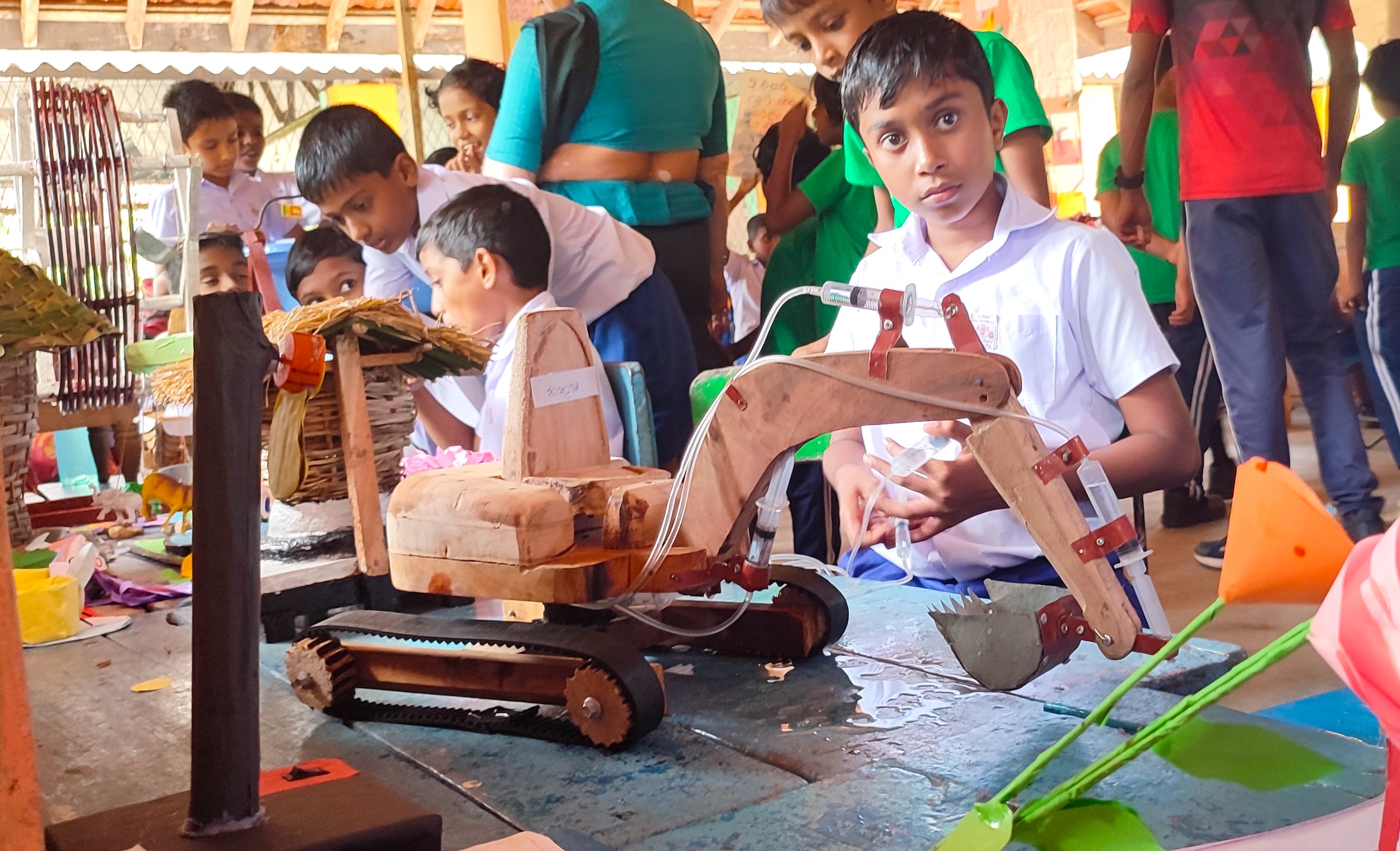 5 ශ්‍රේණියේ දරුවන්ගේ චිත්‍ර හා නිර්මාණ ප්‍රදර්ශනය